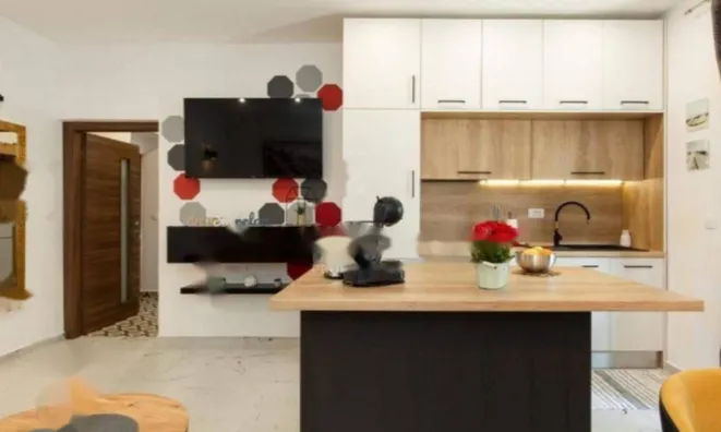 Недвижимость Двухкомнатная квартира, центр: 9