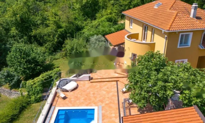 Недвижимость Семейный дом 270 м², Запад: 5