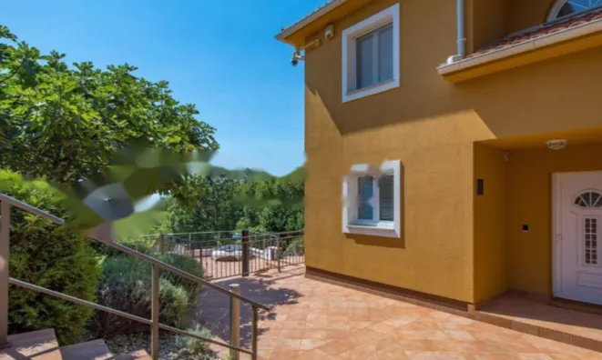 Недвижимость Семейный дом 270 м², Запад: 7