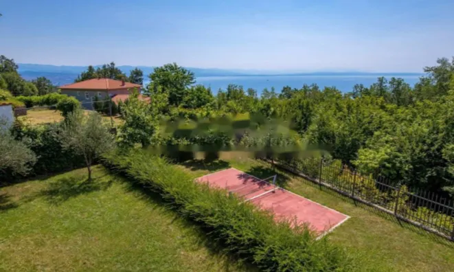 Недвижимость Семейный дом 270 м², Запад: 12