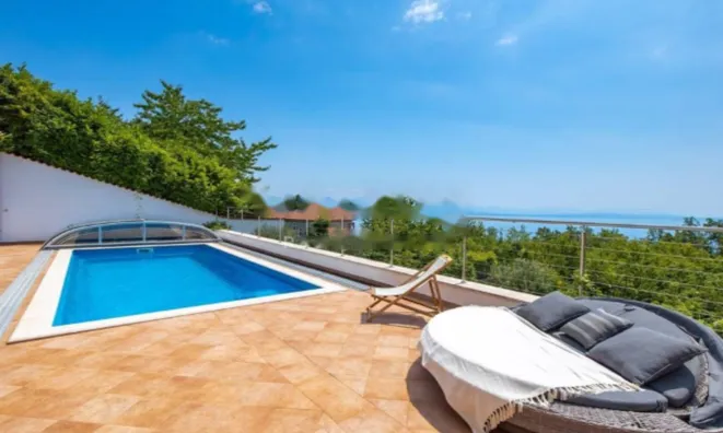 Недвижимость Семейный дом 270 м², Запад: 15