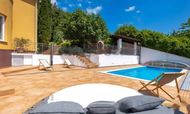 Недвижимость Семейный дом 270 м², Запад: 16