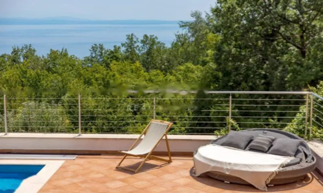 Недвижимость Семейный дом 270 м², Запад: 17