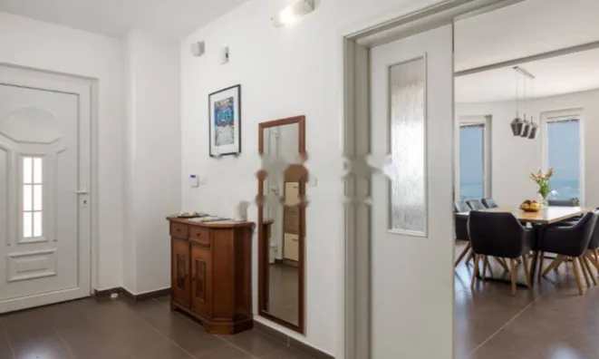 Недвижимость Семейный дом 270 м², Запад: 18