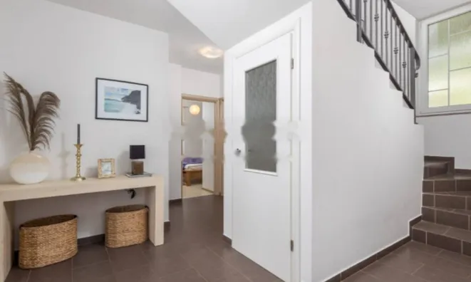 Недвижимость Семейный дом 270 м², Запад: 19