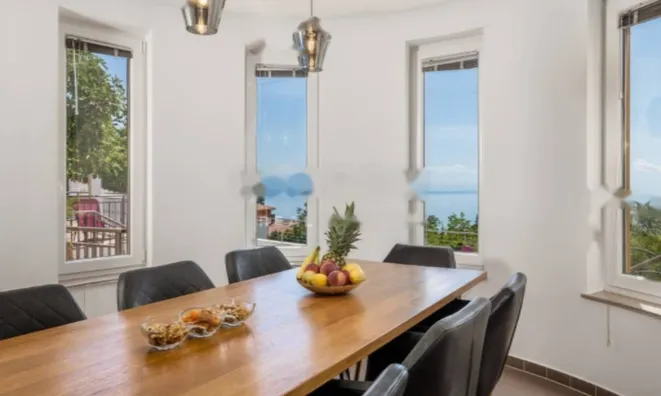 Недвижимость Семейный дом 270 м², Запад: 20