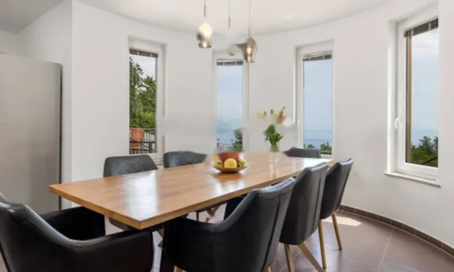 Недвижимость Семейный дом 270 м², Запад: 21