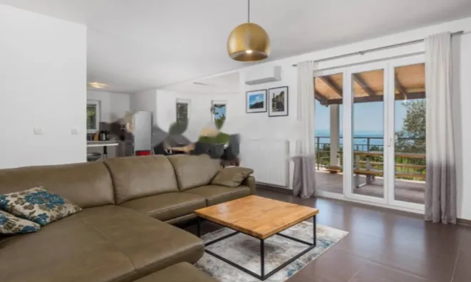 Недвижимость Семейный дом 270 м², Запад: 24