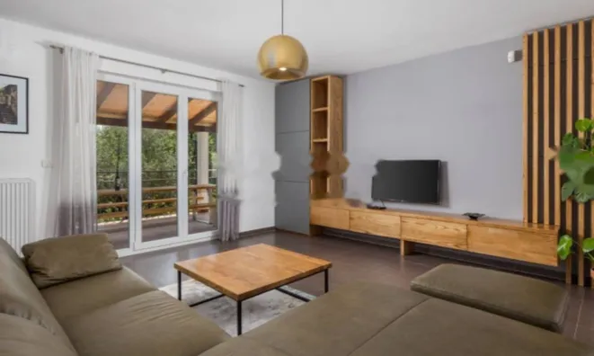 Недвижимость Семейный дом 270 м², Запад: 25