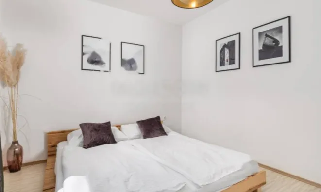 Недвижимость Семейный дом 270 м², Запад: 31