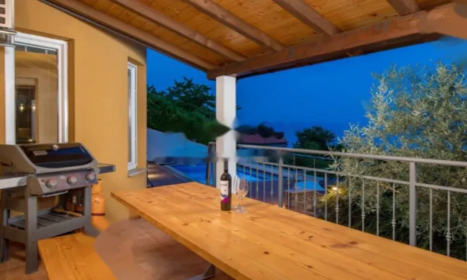 Недвижимость Семейный дом 270 м², Запад: 36