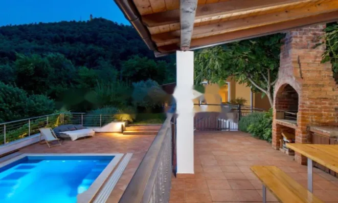 Недвижимость Семейный дом 270 м², Запад: 37