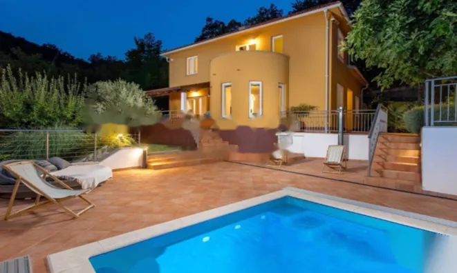 Недвижимость Семейный дом 270 м², Запад: 39