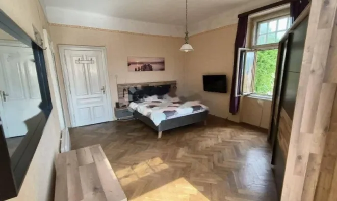 Недвижимость Трехкомнатная квартира, Центр: 3