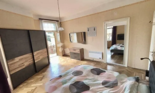 Недвижимость Трехкомнатная квартира, Центр: 4