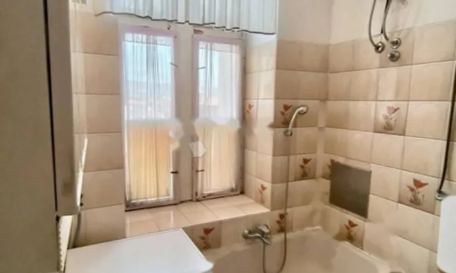 Недвижимость Трехкомнатная квартира, Центр: 9