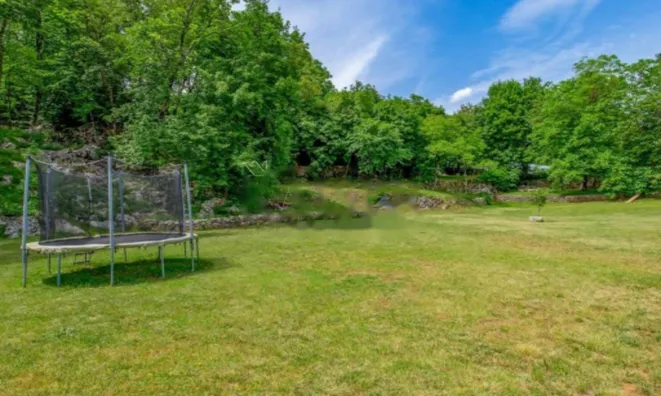 Недвижимость Семейный дом 480 м², Запад: 4