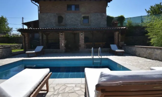 Недвижимость Семейный дом 480 м², Запад: 5