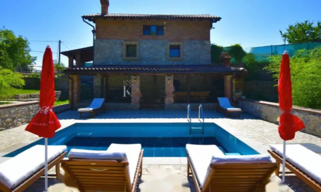 Недвижимость Семейный дом 480 м², Запад: 8