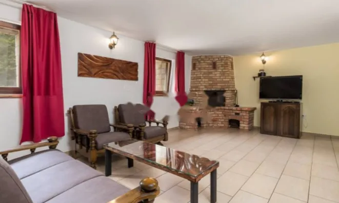 Недвижимость Семейный дом 480 м², Запад: 12