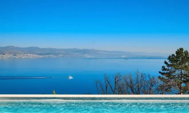 Недвижимость Четырехкомнатная квартира Центр: 5