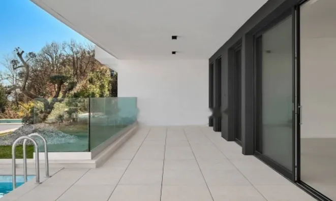 Недвижимость Четырехкомнатная квартира Центр: 9