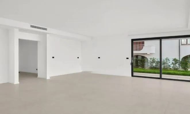 Недвижимость Четырехкомнатная квартира Центр: 11