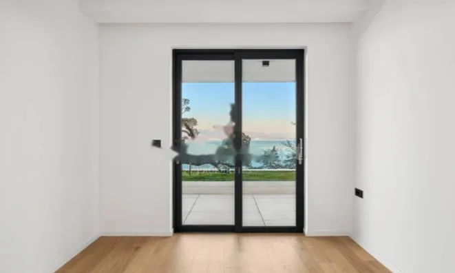 Недвижимость Четырехкомнатная квартира Центр: 15