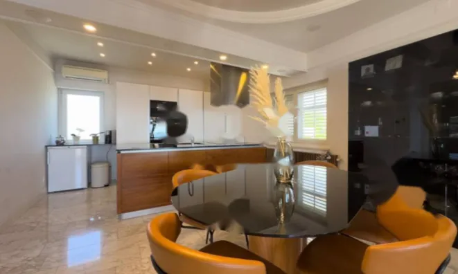 Недвижимость Четырехкомнатная квартира в центре Опатии: 2