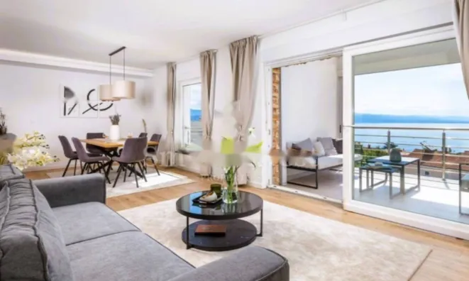 Недвижимость Трехкомнатная квартира в центре: 2