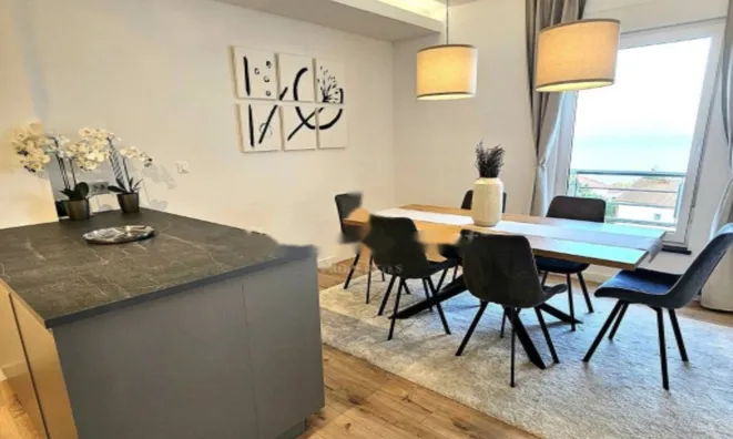 Недвижимость Трехкомнатная квартира в центре: 3