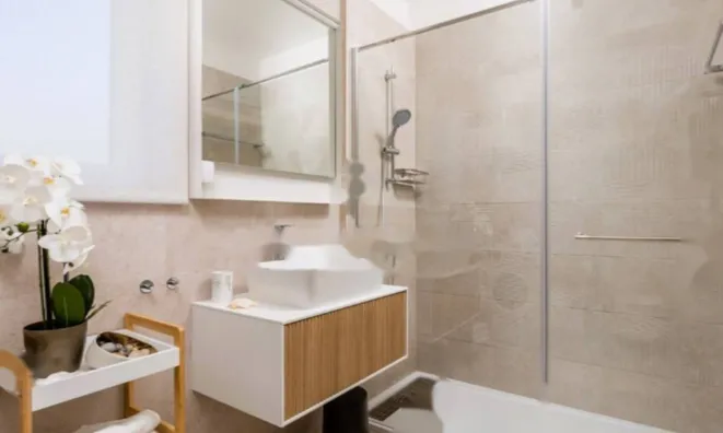 Недвижимость Трехкомнатная квартира в центре: 6