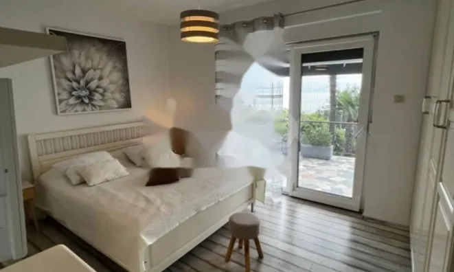 Недвижимость Двухкомнатная квартира в центре: 3