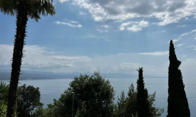 Недвижимость Двухкомнатная квартира в центре: 12