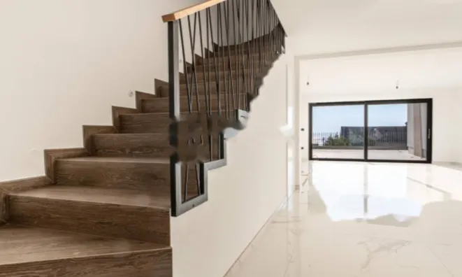 Недвижимость Четырехкомнатная квартира Центр: 1