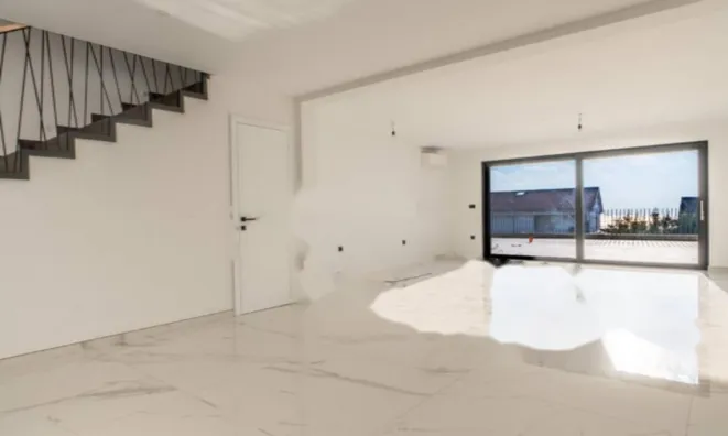 Недвижимость Четырехкомнатная квартира Центр: 2