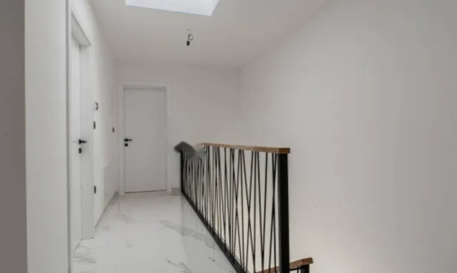 Недвижимость Четырехкомнатная квартира Центр: 5