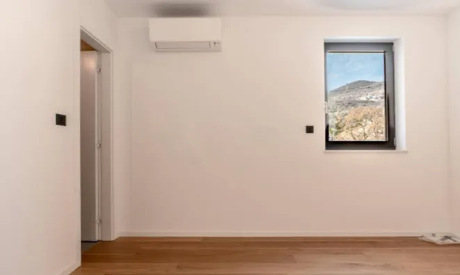 Недвижимость Четырехкомнатная квартира Центр: 14