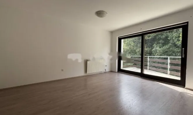 Недвижимость Трехкомнатная квартира, центр.: 2