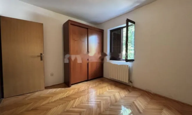 Недвижимость Трехкомнатная квартира, центр.: 6