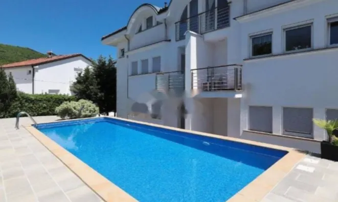 Недвижимость Трёхкомнатная квартира Центр: 1