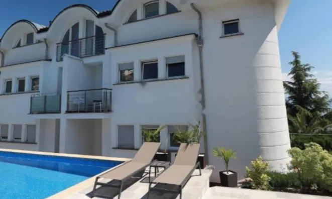 Недвижимость Трёхкомнатная квартира Центр: 8