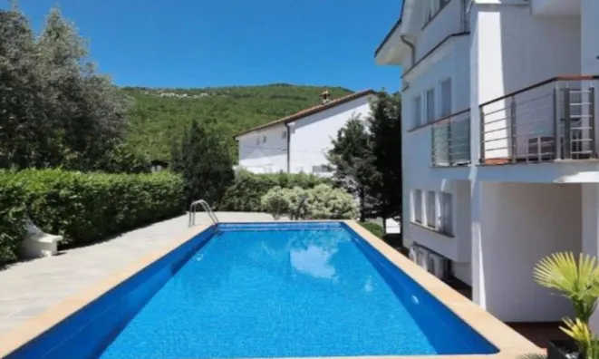 Недвижимость Трёхкомнатная квартира Центр: 12