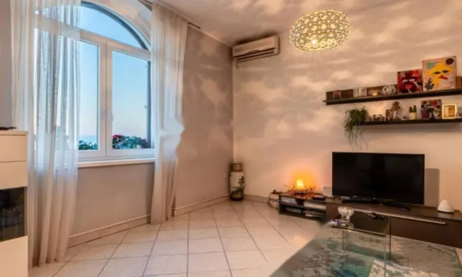 Недвижимость Трёхкомнатная квартира в центре: 4