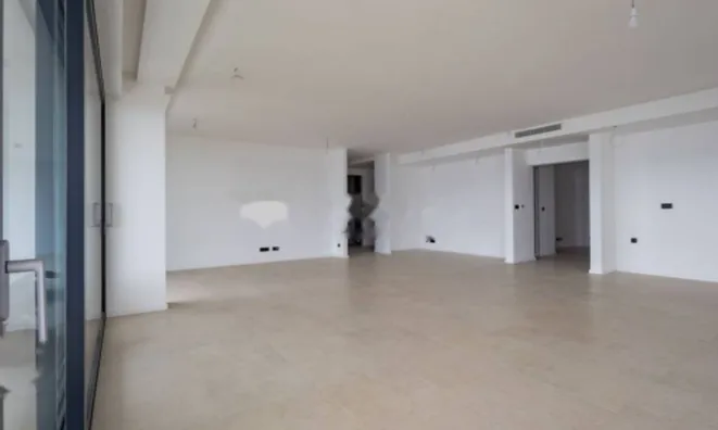 Недвижимость Четырехкомнатная квартира в центре: 5