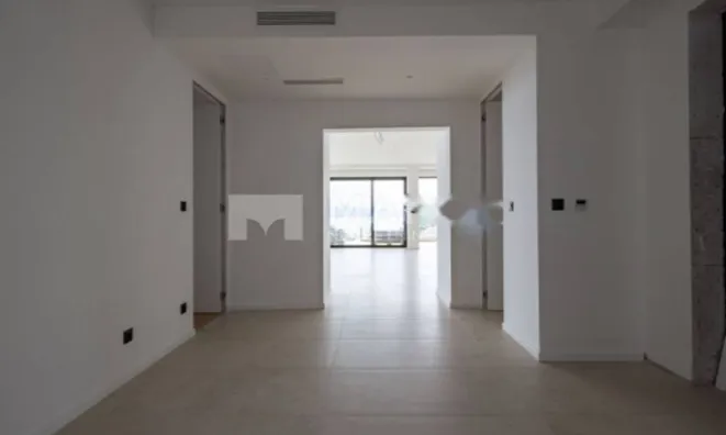 Недвижимость Четырехкомнатная квартира в центре: 6