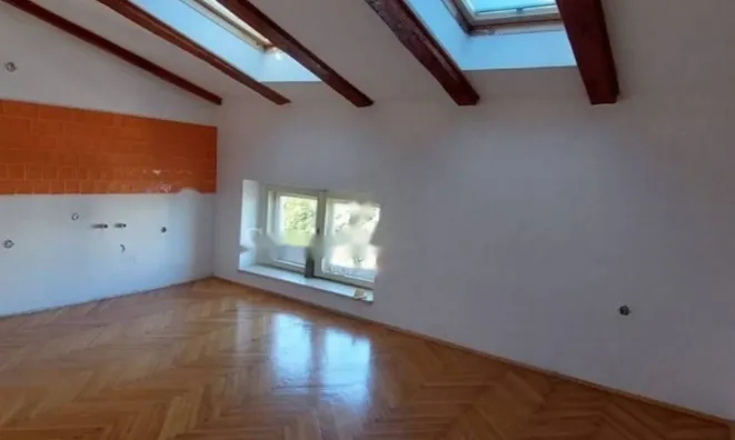 Недвижимость Трёхкомнатная квартира, центр: 6