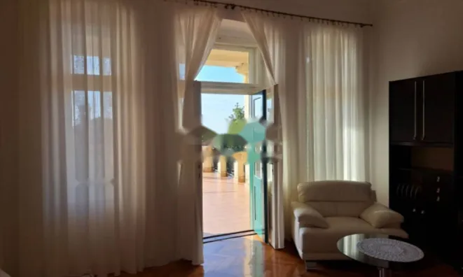 Недвижимость Трёхкомнатная квартира, Опатия: 6