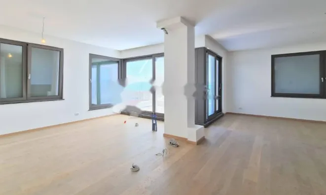 Недвижимость Четырехкомнатная квартира Центр: 11