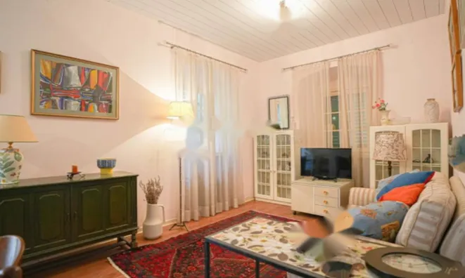 Недвижимость Двухкомнатная квартира в центре: 1